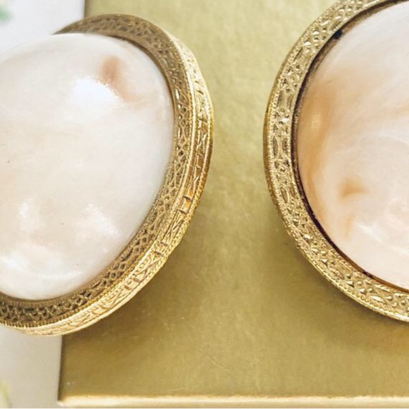 Marble Hall Earrings - Picture 4 of 4